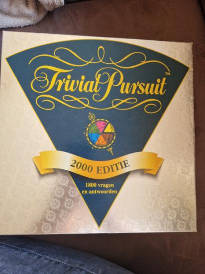 TRIVAL PURSUIT 2000 EDITIE