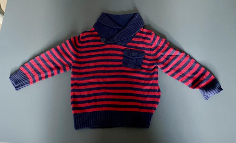 Gestreepte warme trui.