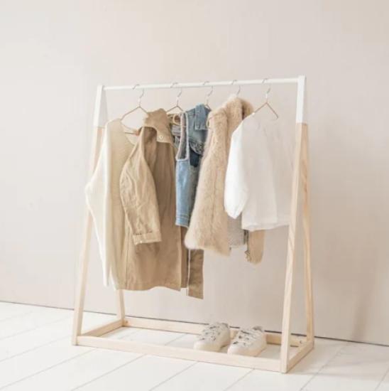 Nieuw kledingrek van Petite Amélie