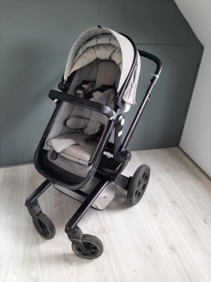 Grijze Joolz Day3 kinderwagen met Maxi cosi