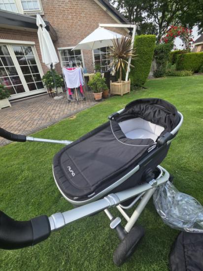 Zwarte Nuna Ivvi Kinderwagen 2-1