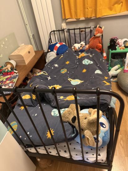 IKEA MINNEN meegroeibed zwart