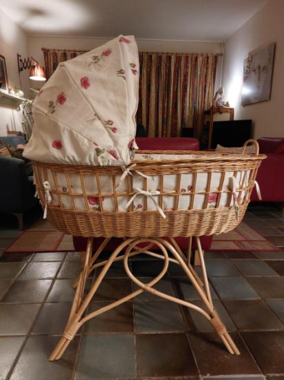 Mooie rotan baby wieg