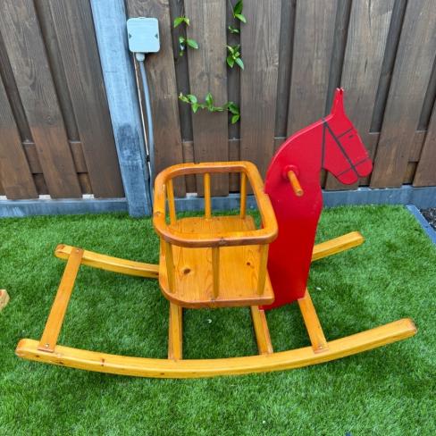 Houten hobbelpaard