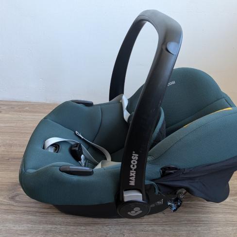 Maxi Cosi Carbriofix I Size ( groen)+ inzetstuk