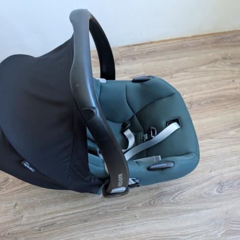 Maxi Cosi Carbriofix I Size ( groen)+ inzetstuk