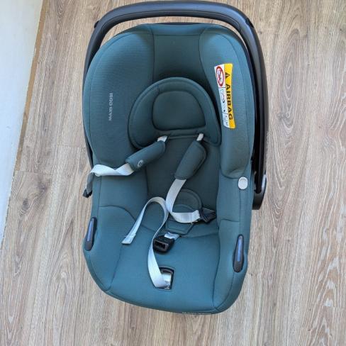 Maxi Cosi Carbriofix I Size ( groen)+ inzetstuk
