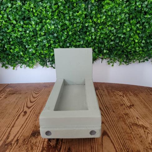 Opgeknapte houten auto