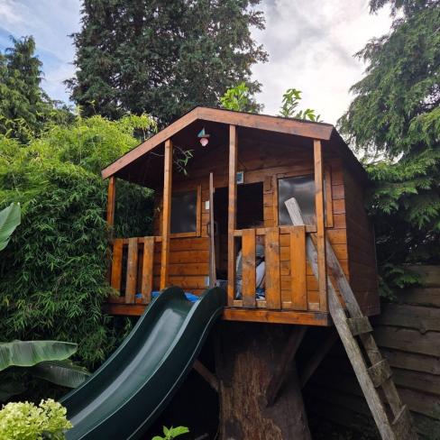 Speelhuisje boomhut