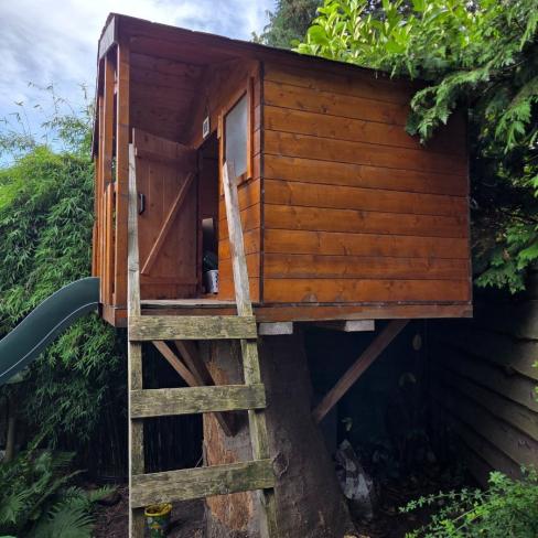 Speelhuisje boomhut
