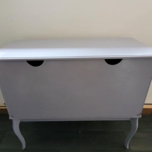 Opgeknapte lavendelkleurige commode/ladekast