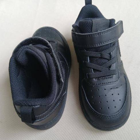 Nike kinder schoenen zwart.