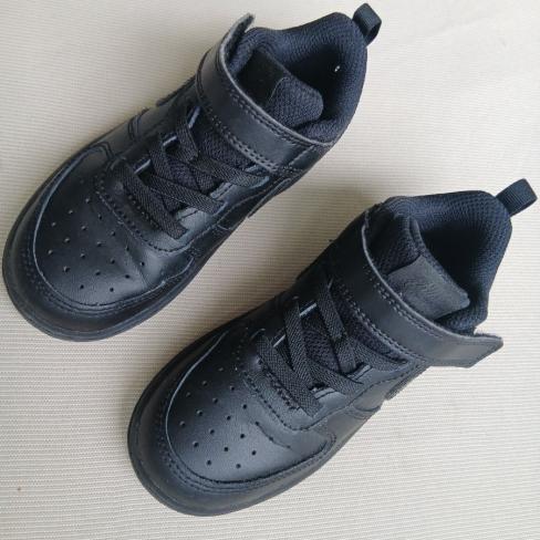 Nike kinder schoenen zwart.
