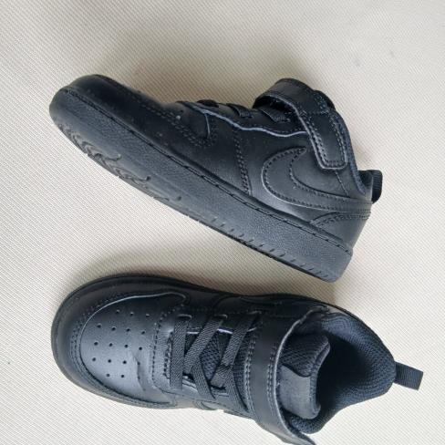 Nike kinder schoenen zwart.