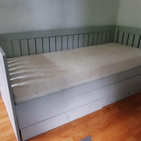 Eenpersoonsbed met uitschuifbed en lades 80 * 100