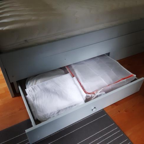 Eenpersoonsbed met uitschuifbed en lades 80 * 100