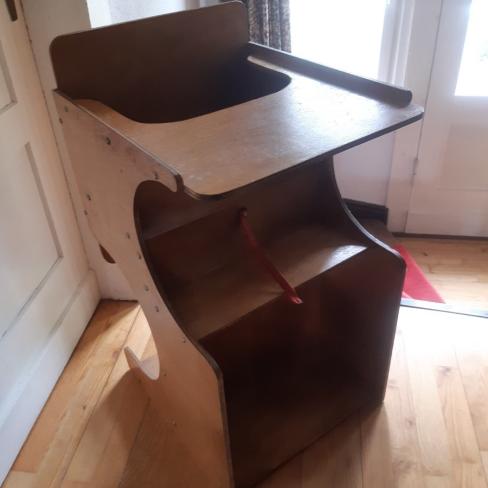 houten kinderstoel alias tafeltje en treintje