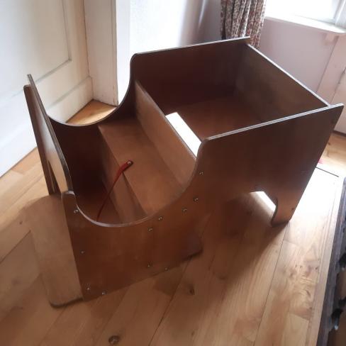 houten kinderstoel alias tafeltje en treintje