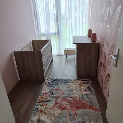 Babybed met matras en commode