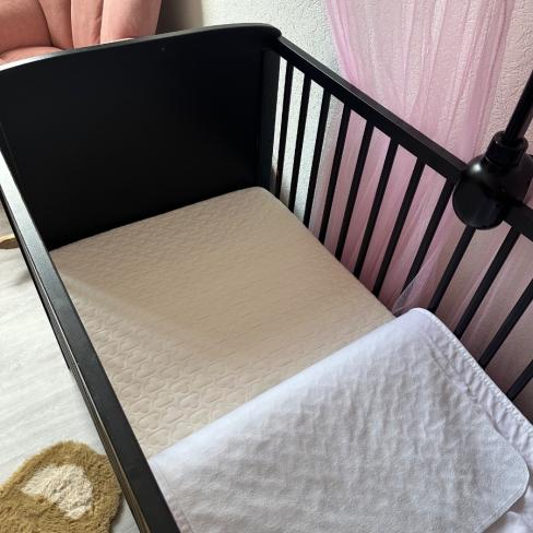 Zwart meegroei ledikant/co-sleeper met Aerosleep