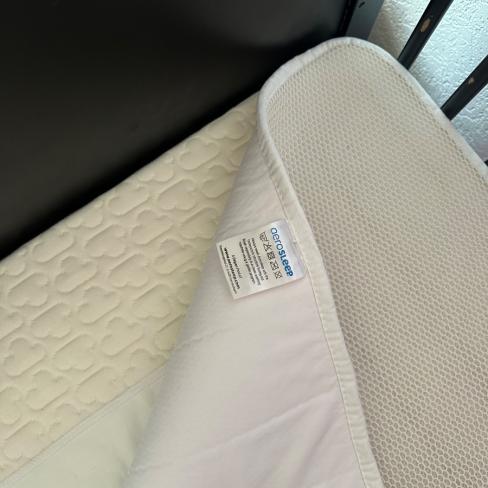 Zwart meegroei ledikant/co-sleeper met Aerosleep
