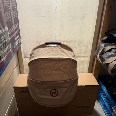 Cybex Cot S Lux Reiswieg (+ Regenhoes)