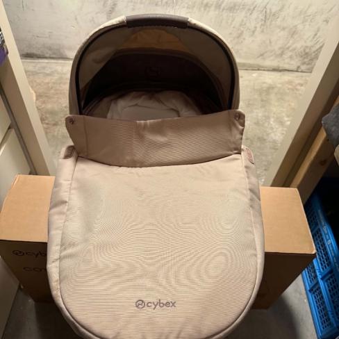 Cybex Cot S Lux Reiswieg (+ Regenhoes)