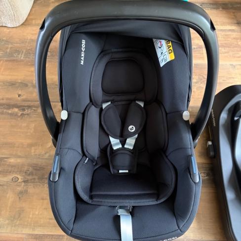 Maxi Cosi i-size cabriofix + base