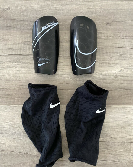 NIEUWE Nike kinder scheenbeschermers (voetbal)