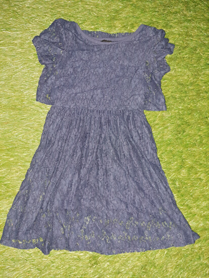 Donkerblauwe jurk met kant
