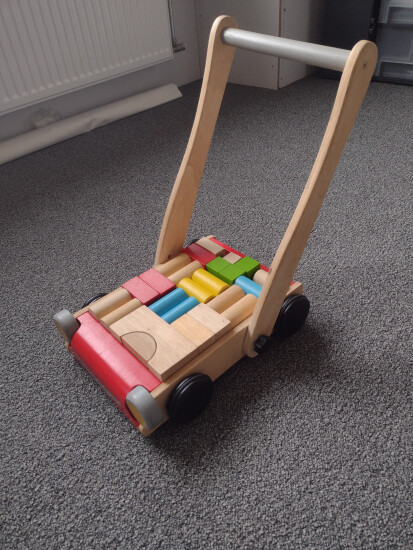 Plan Toys houten loopwagen met blokken