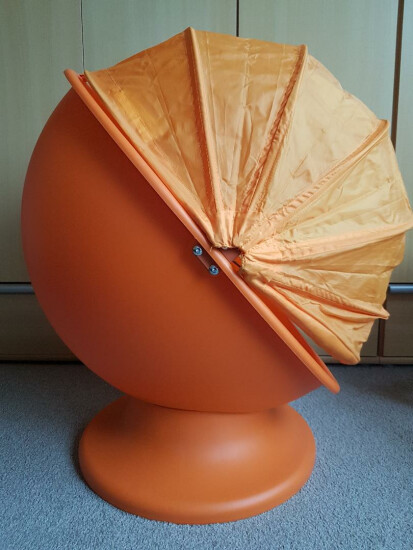 Draaistoel oranje 1.jpg