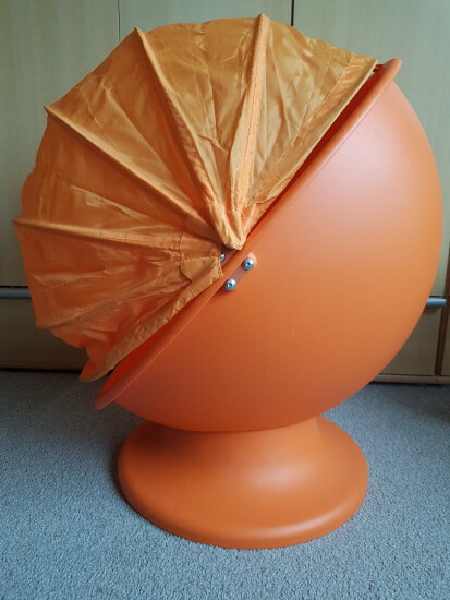 Draaistoel oranje 3.jpg