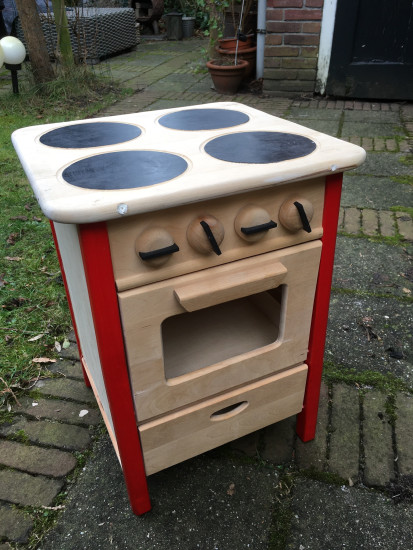 Nieuw houten oventje klein